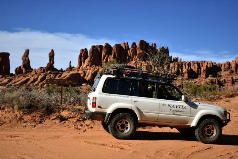 from-moab-arches-national-park-4x4-drive-and-hiking-tour