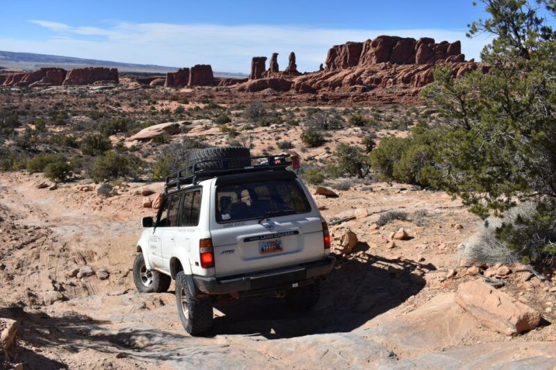 from-moab-arches-national-park-4x4-drive-and-hiking-tour