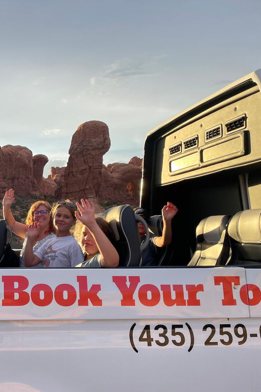from-moab-arches-national-park-scenic-tour-with-short-hikes