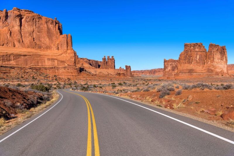 from-moab-arches-national-park-scenic-tour-with-short-hikes