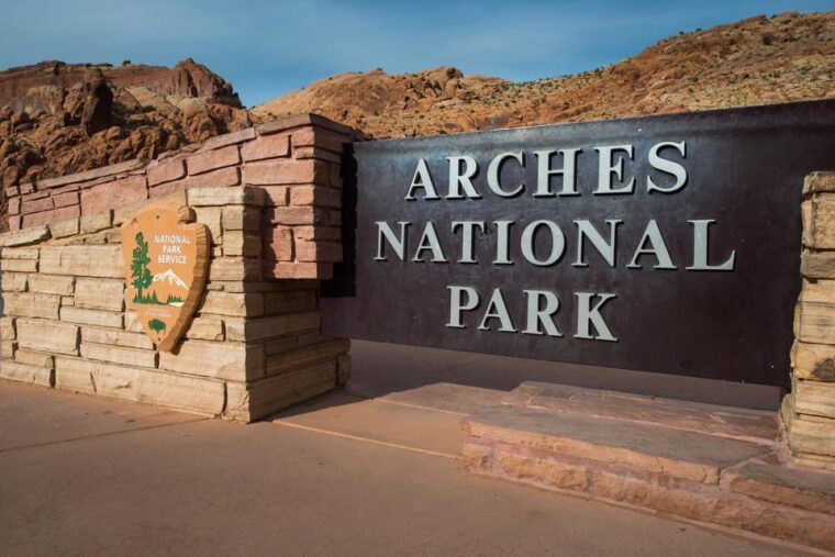 from-moab-arches-national-park-scenic-tour-with-short-hikes