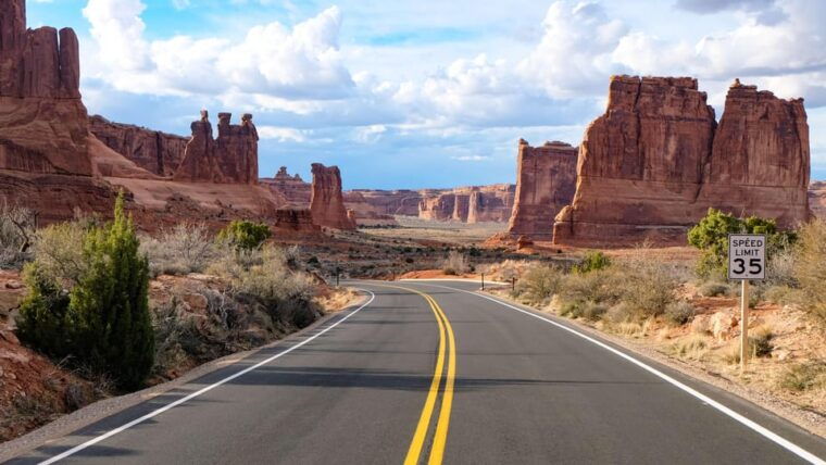from-moab-arches-national-park-scenic-tour-with-short-hikes