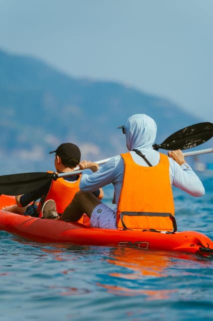 from-monterosso-to-vernazza-guided-cinque-terre-kayak-tour