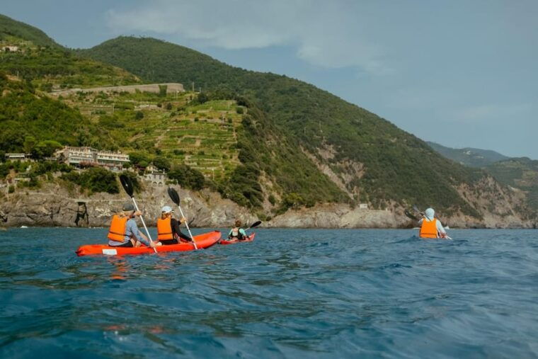 from-monterosso-to-vernazza-guided-cinque-terre-kayak-tour