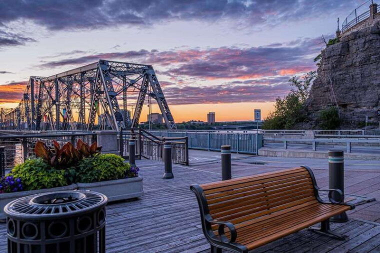 from-montreal-ottawa-with-private-guide-and-pickup