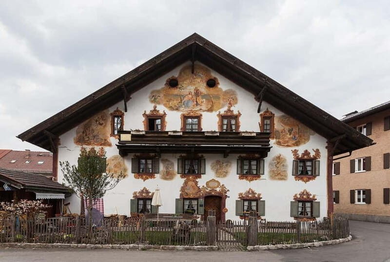 From Munich: To Neuschwanstein Castle, Linderhof, Oberammerg - Discovering Bavaria: A Detailed Review of the Munich Day Trip to Neuschwanstein, Linderhof, and Oberammergau