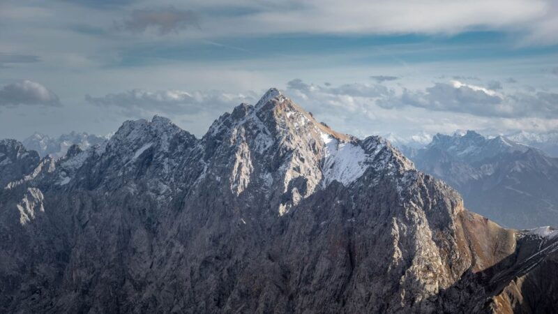 from-munich-zugspitze-mountain-van-tour-with-garmisch-town
