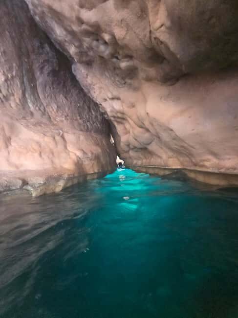 From Muscat: Wadi Shab Expedition - Practical Details & Tips