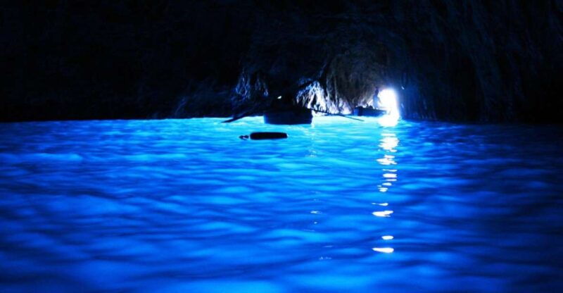 from-naples-blue-grotto-and-capri-trip