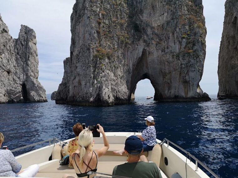 from-naples-boat-tour-to-capri-island-with-aperitiv