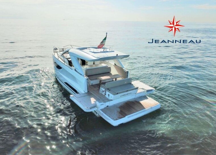from-naples-ischiaprocida-private-boat-exclusive-tour