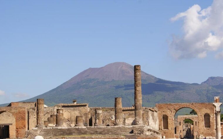 from-naples-pompeii-vesuvius-wine-tasting-light-lunch