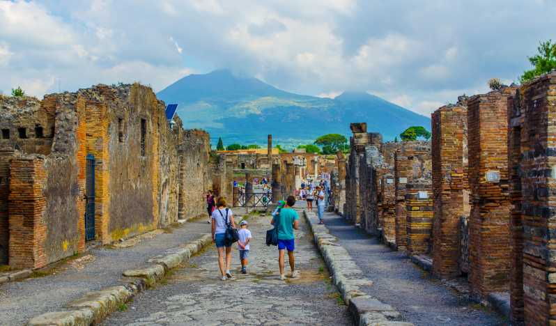 from-naples-port_private-tour-of-pompeii-and-sorrento-3