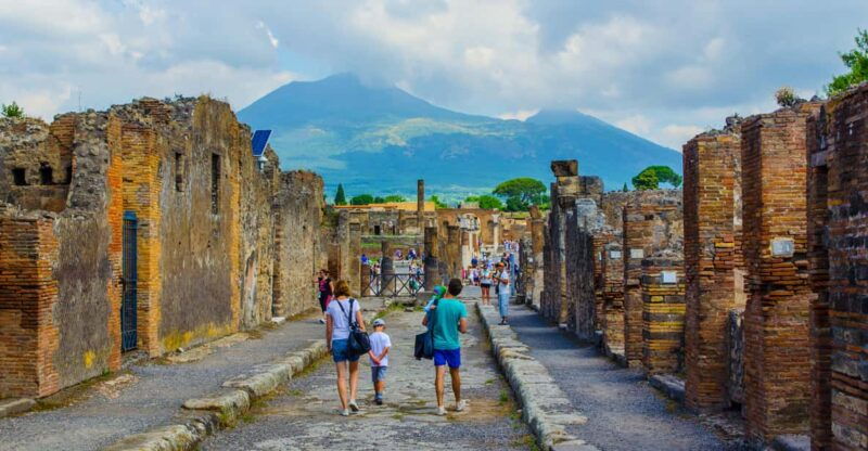 from-naples-port_private-tour-of-pompeii-and-sorrento-3