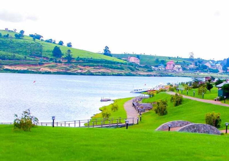 from-negombo-2-day-nuwara-eliya-kandy-waterfalls-tour