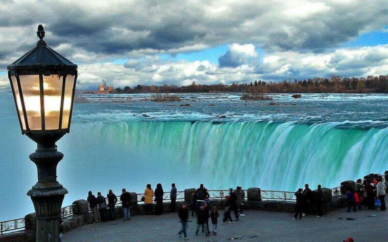 from-niagara-falls-canada-tour-boat-lunch-journey-skylon