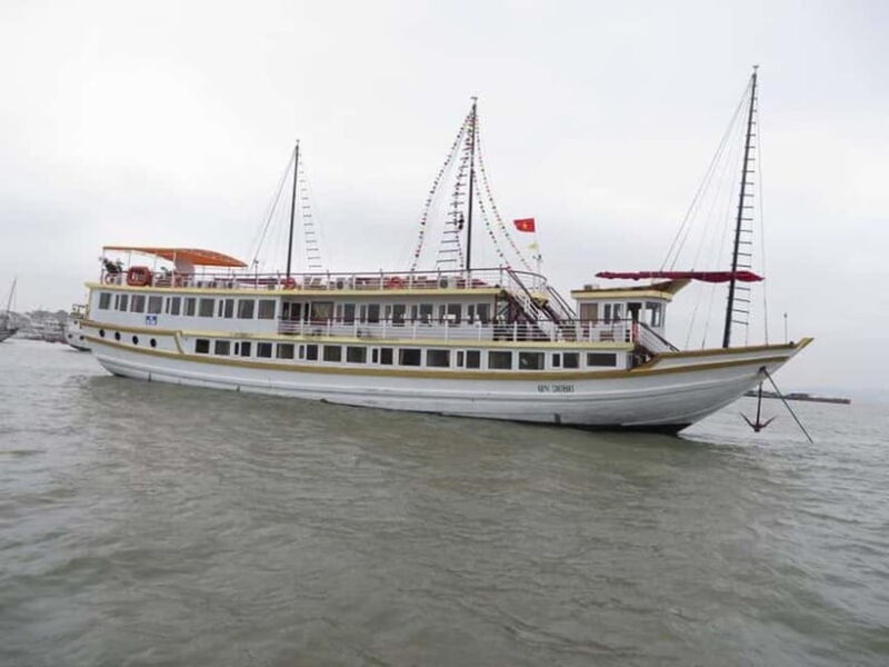 From NinhBinh: 2-Day 1Night itinerary Bai Tu Long Bay cruise - An Introduction to the Bai Tu Long Bay Cruise Experience