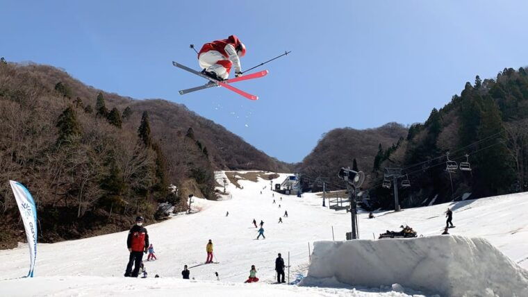 from-osaka-kansai-largest-oku-ibuki-ski-resort-day-tour