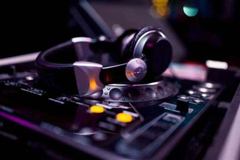 from-ouranoupoli-back-to-the-80s-vip-sunset-cruise