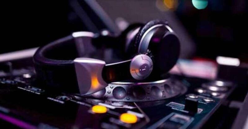from-ouranoupoli-back-to-the-80s-vip-sunset-cruise