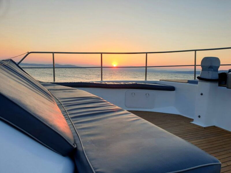 from-ouranoupoli-back-to-the-80s-vip-sunset-cruise