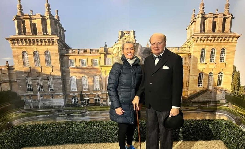 From Oxford: Churchill Tour to Blenheim Palace & his grave. - Key Points
