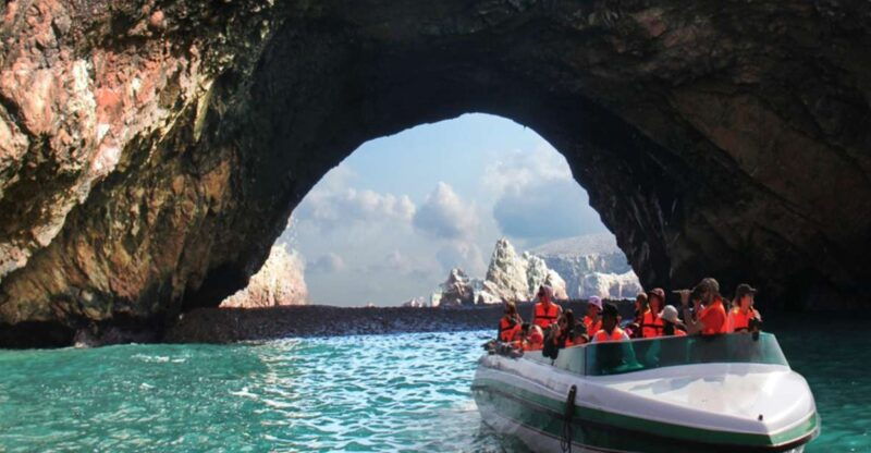 from-paracas-ballestas-island-boat-tour-with-entrances