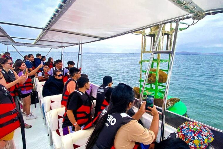 from-paracas-ballestas-islands-guided-boat-tour
