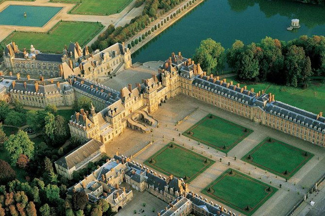 from-paris-chateau-de-fontainebleau-and-vaux-le-vicomte-2