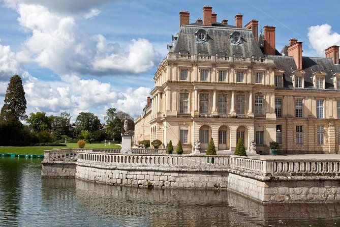 from-paris-chateau-de-fontainebleau-and-vaux-le-vicomte