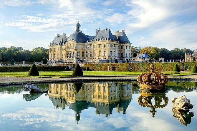 from-paris-chateau-de-fontainebleau-and-vaux-le-vicomte