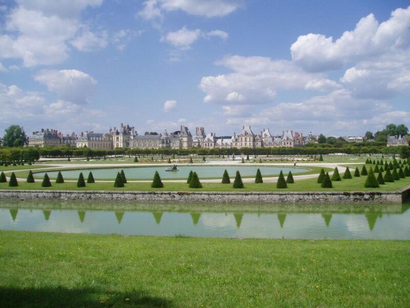 from-paris-chateau-de-fontainebleau-vaux-le-vicomte