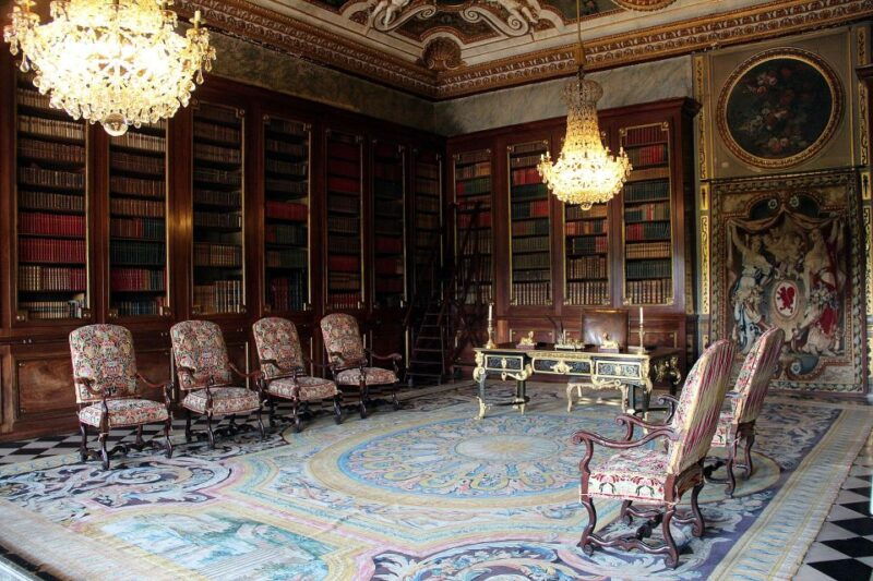 from-paris-chateau-de-fontainebleau-vaux-le-vicomte