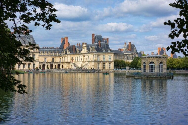 from-paris-chateau-de-fontainebleau-vaux-le-vicomte