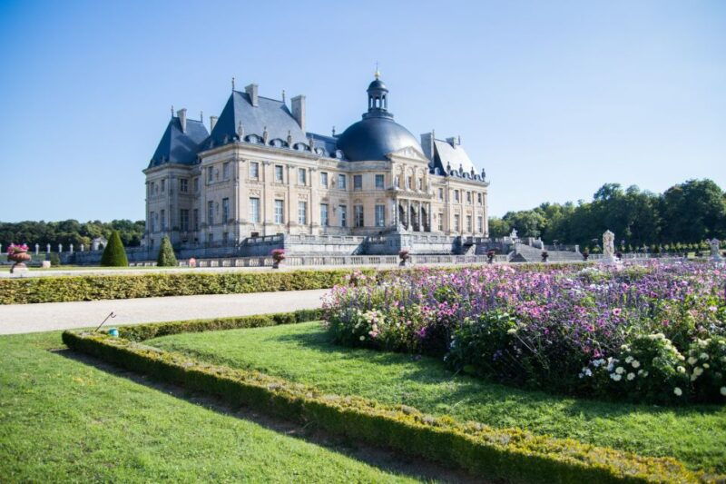 from-paris-chateau-de-fontainebleau-vaux-le-vicomte-tour