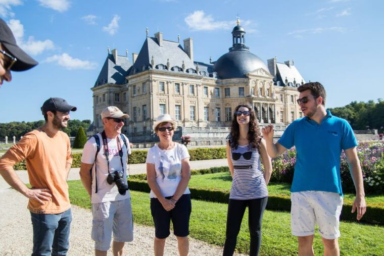 from-paris-chateau-de-fontainebleau-vaux-le-vicomte-tour