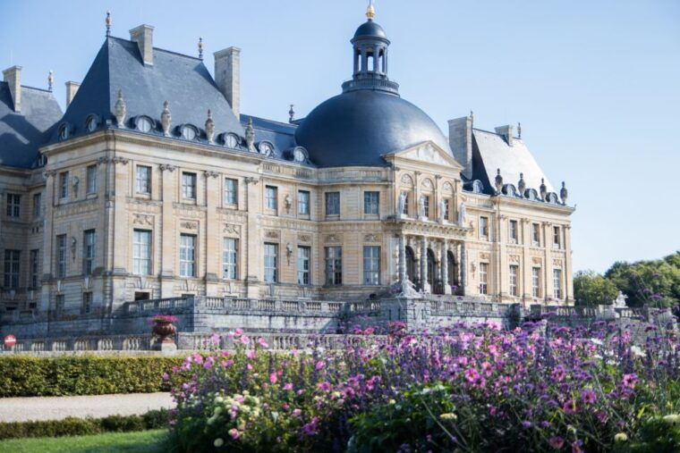 from-paris-chateau-de-fontainebleau-vaux-le-vicomte-tour