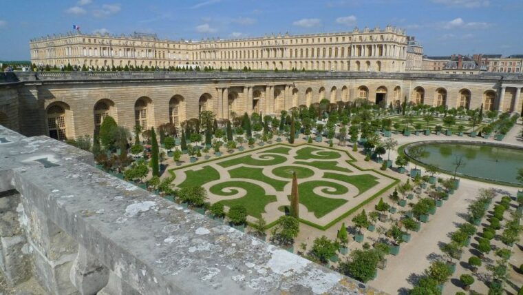 from-paris-versailles-palace-and-gardens-guided-experience