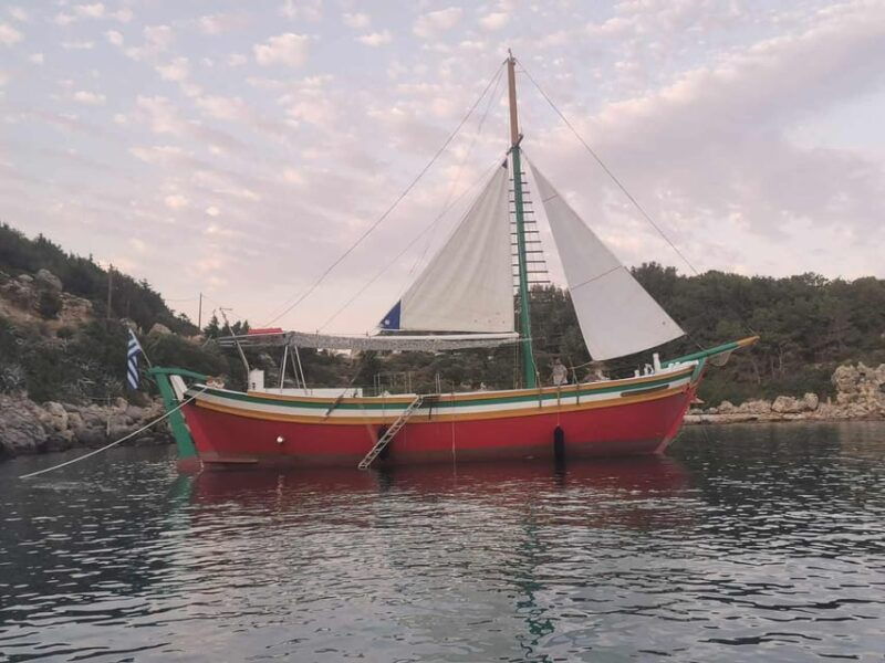 from-paros-antiparos-despotiko-odysseia-boat-daily-cruises