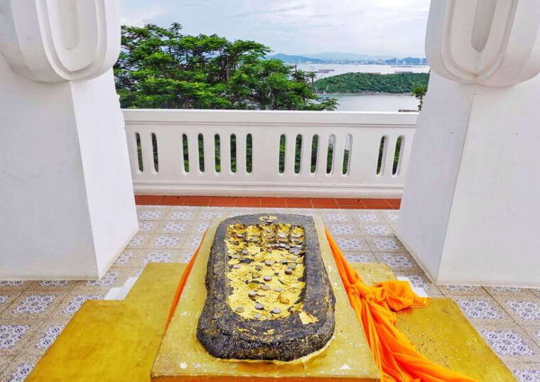 from-pattaya-discover-koh-sichangs-hidden-gems-at-si-racha