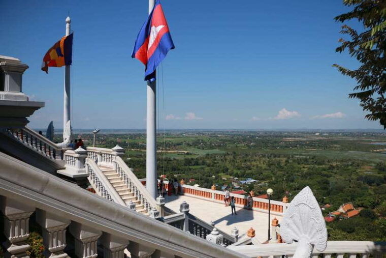 from-phnom-penh-oudongk-mountain-and-koh-chen-island-tour
