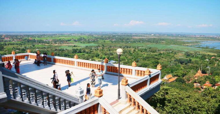 from-phnom-penh-oudongk-mountain-and-koh-chen-island-tour