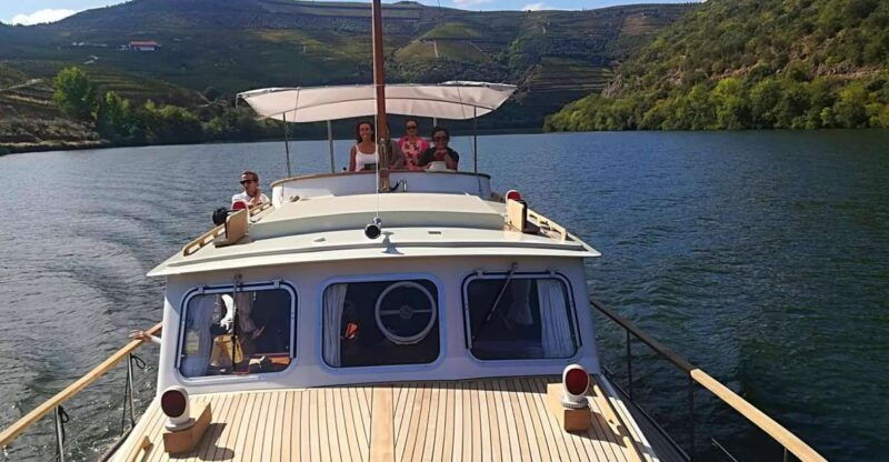 from-pinhao-private-yacht-cruise-along-the-douro-river