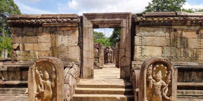 from-polonnaruwa-ancient-city-of-polonnaruwa-by-bike