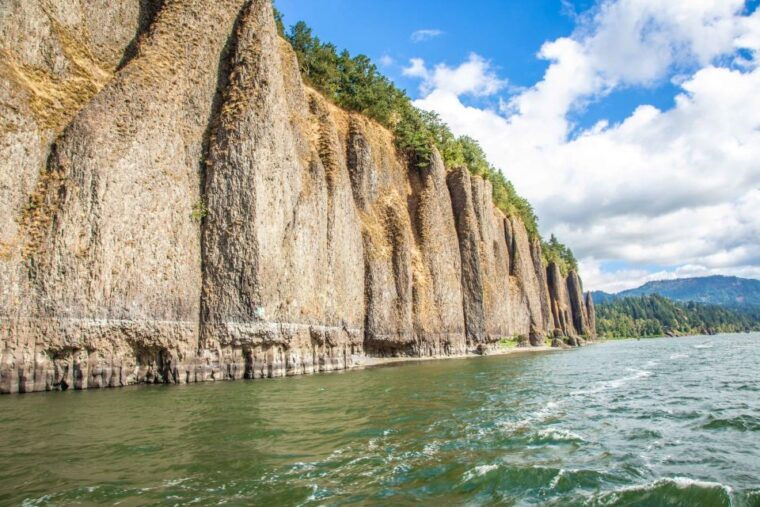 from-portland-7-wonders-of-the-gorge-jetboat-cruise