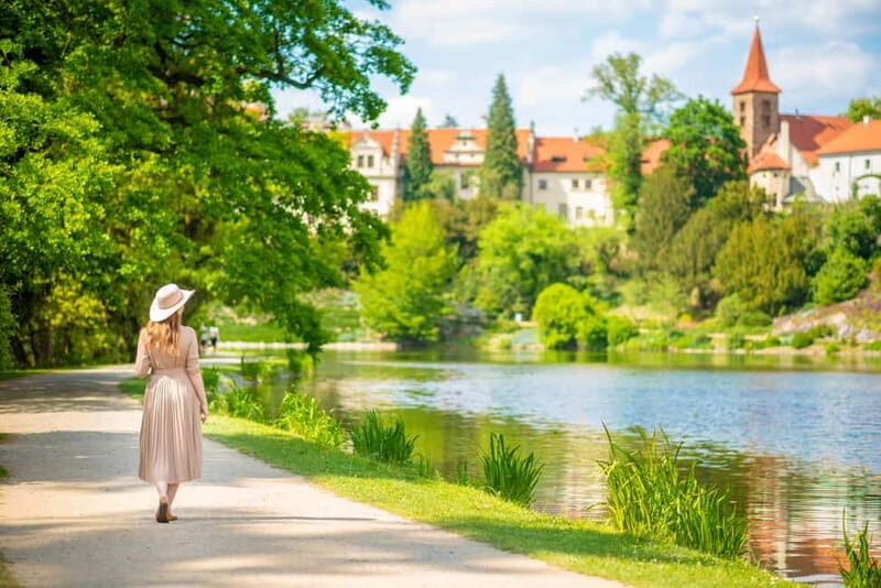 From Prague: Horseshoe Bend View & Castle Gardens Tour - Key Points