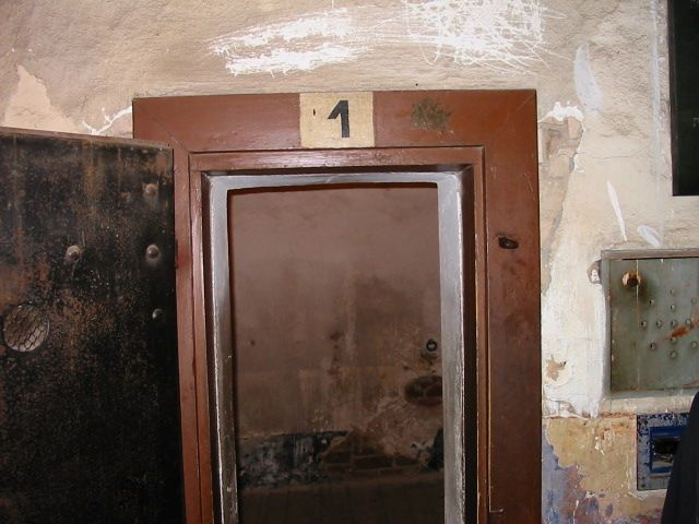 from-prague-terezin-concentration-camp-private-tour