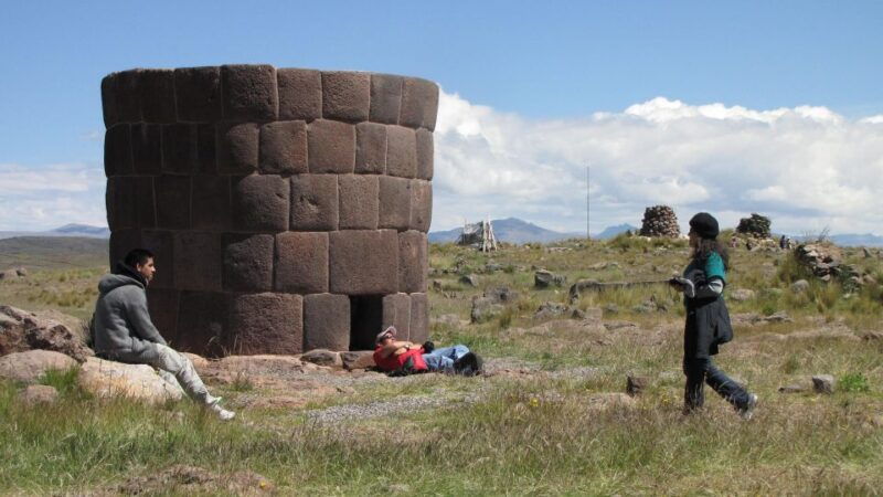 from-puno-tour-to-sillustani-pre-inca-tombs