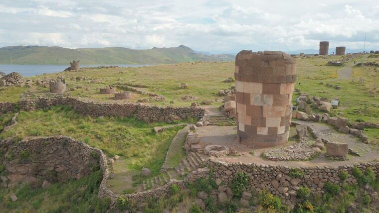 from-puno-tour-to-sillustani-pre-inca-tombs