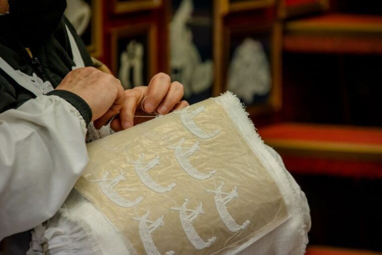 from-punta-sabbioni-murano-and-burano-islands-boat-tour